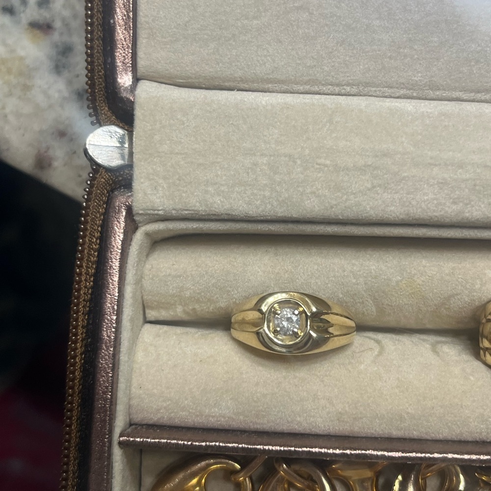 10karat Gold Diamond Solitaire Ring .33 Karat. 4 grams.